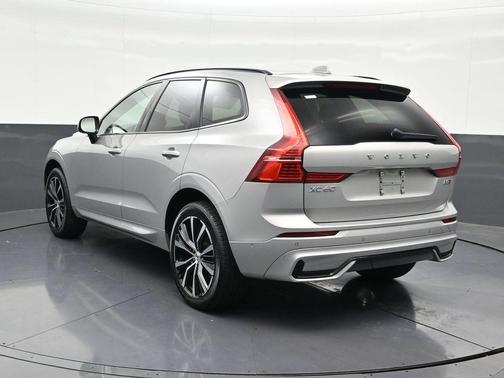 Silver 2024 Volvo XC60 B5 Plus Dark Theme