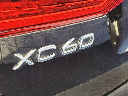 2022 Volvo XC60 B5 Inscription