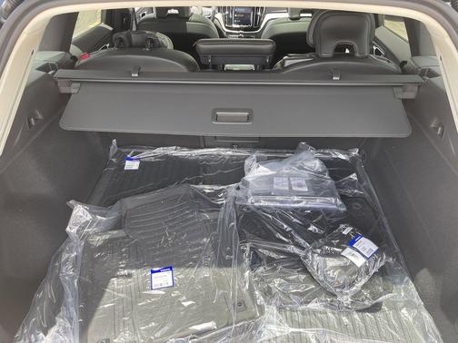 2025 Volvo XC60 B5 Core