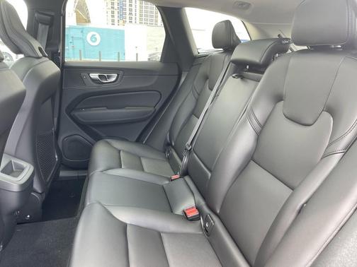 2025 Volvo XC60 B5 Core