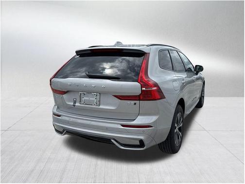 2025 Volvo XC60 B5 Core