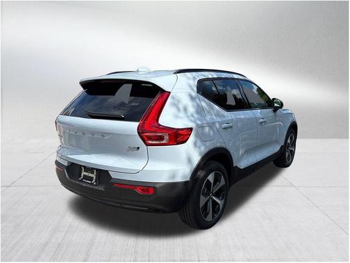 2026 Volvo XC40 B5 Plus