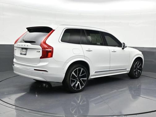 2024 Volvo XC90 B5 Plus Bright Theme