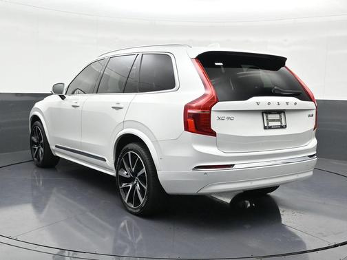 2024 Volvo XC90 B5 Plus Bright Theme
