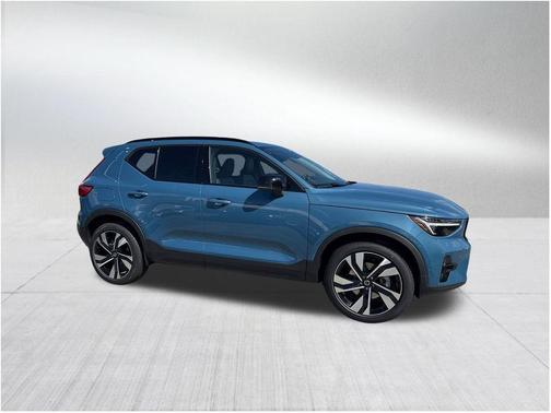 2025 Volvo XC40 B5 Ultra Dark Theme