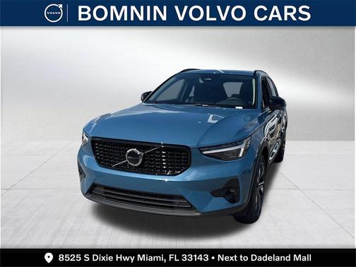 2025 Volvo XC40 B5 Ultra Dark Theme