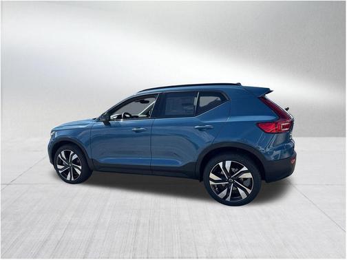2025 Volvo XC40 B5 Ultra Dark Theme