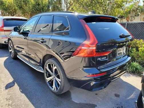 2022 Volvo XC60 B5 R-Design