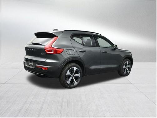 Forest Green 2026 Volvo XC40 B5 Plus