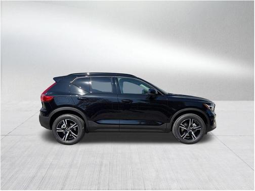 Onyx Black 2026 Volvo XC40 B5 Core