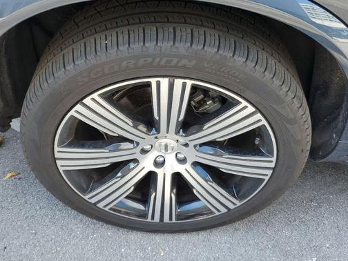 2025 Volvo XC90 Plug-In Hybrid T8 Core 7-Seater