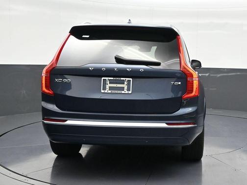 2025 Volvo XC90 Plug-In Hybrid T8 Core 7-Seater