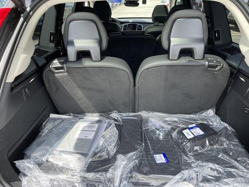 2025 Volvo XC90 B5 Plus