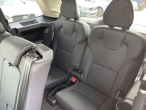 2025 Volvo XC90 B5 Plus