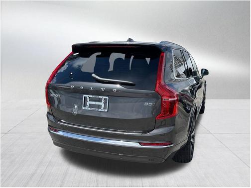2025 Volvo XC90 B5 Plus