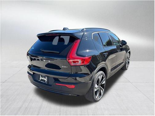 2026 Volvo XC40 B5 Ultra