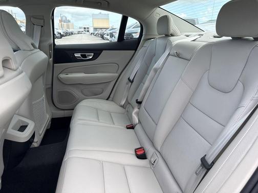 2025 Volvo S60 B5 Plus