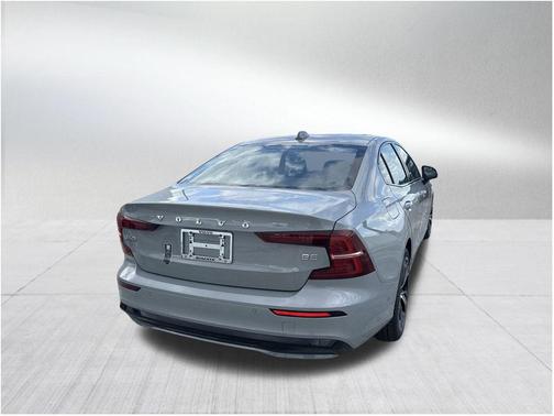 2025 Volvo S60 B5 Plus