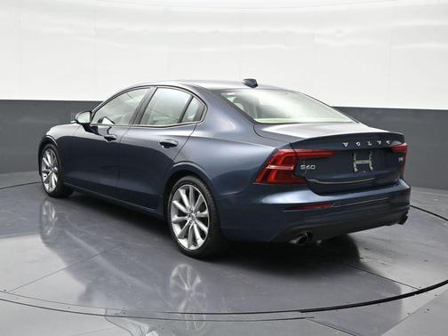 2020 Volvo S60 T6 Momentum