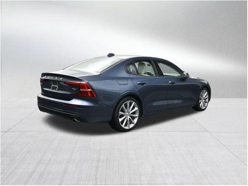 2020 Volvo S60 T6 Momentum