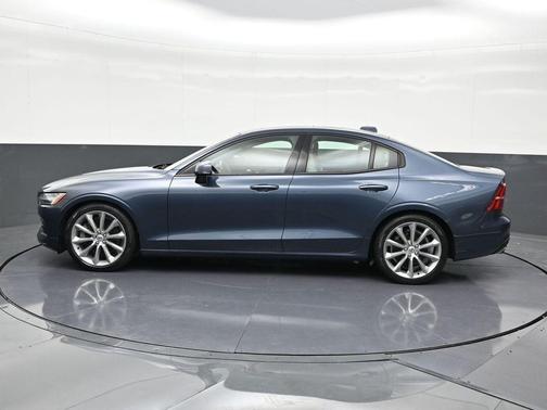 2020 Volvo S60 T6 Momentum