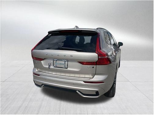 2025 Volvo XC60 B5 Plus