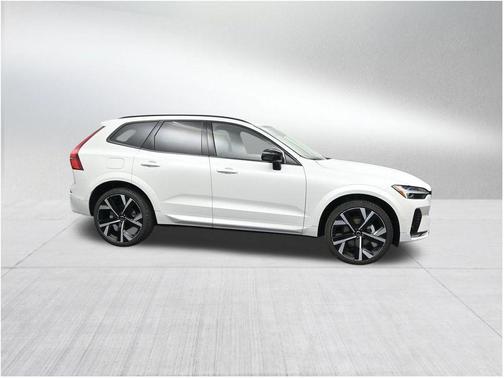 Crystal White 2026 Volvo XC60 B5 Ultra
