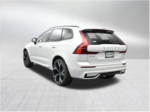 Crystal White 2026 Volvo XC60 B5 Ultra