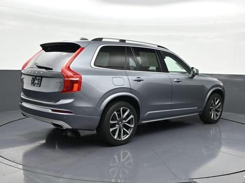 2019 Volvo XC90 T6 Momentum