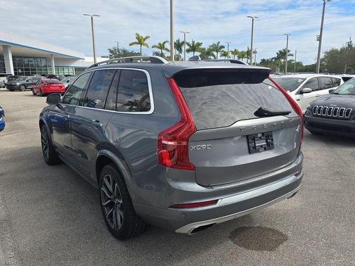 2019 Volvo XC90 T6 Momentum