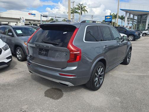 2019 Volvo XC90 T6 Momentum