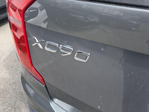 2019 Volvo XC90 T6 Momentum