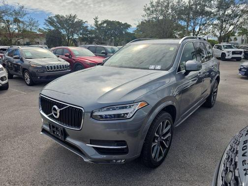 2019 Volvo XC90 T6 Momentum
