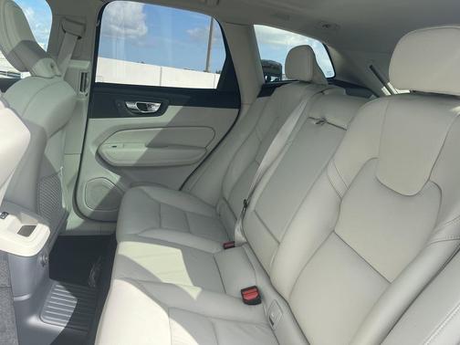 2025 Volvo XC60 Plug-In Hybrid T8 Plus