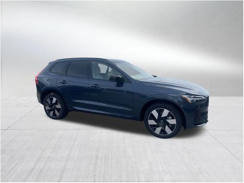 2025 Volvo XC60 Plug-In Hybrid T8 Plus