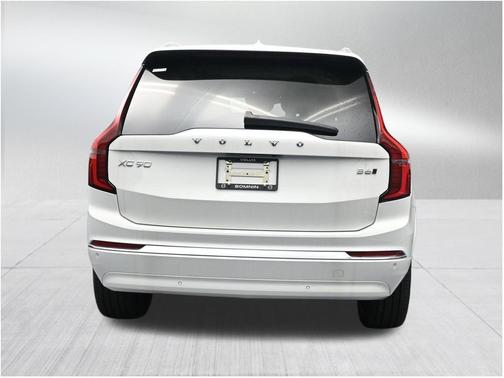 Crystal White Pearl 2026 Volvo XC90 B6 Ultra 7-Seater