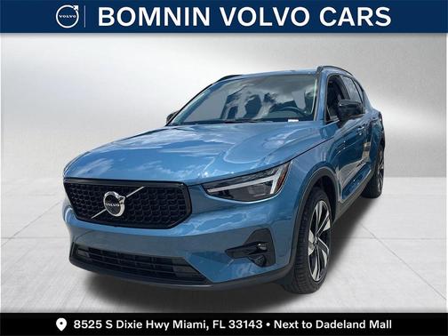2025 Volvo XC40 B5 Ultra Dark Theme