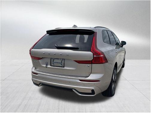 2025 Volvo XC60 Plug-In Hybrid T8 Plus