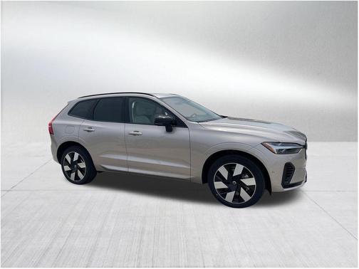 2025 Volvo XC60 Plug-In Hybrid T8 Plus