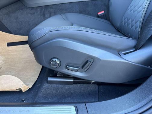 2026 Volvo XC60 B5 Core