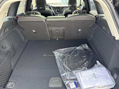 2025 Volvo XC60 Plug-In Hybrid T8 Ultra