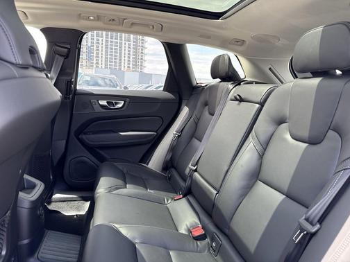 2025 Volvo XC60 Plug-In Hybrid T8 Ultra