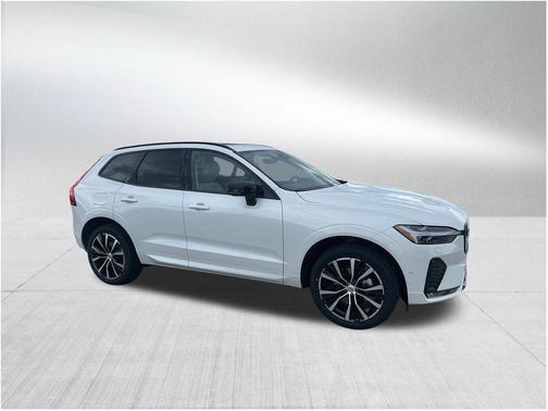 2025 Volvo XC60 B5 Plus