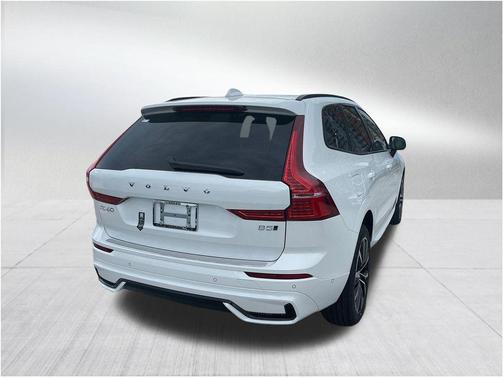 2025 Volvo XC60 B5 Plus