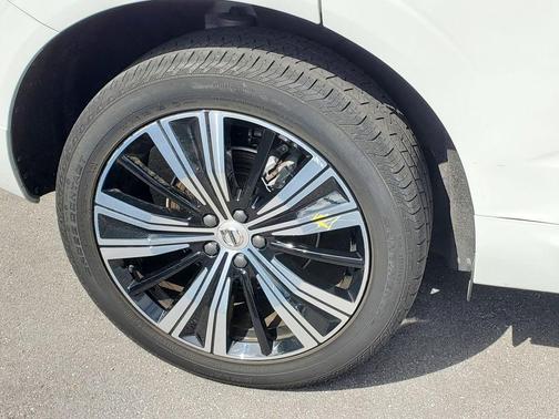 2022 Volvo XC60 B5 Inscription