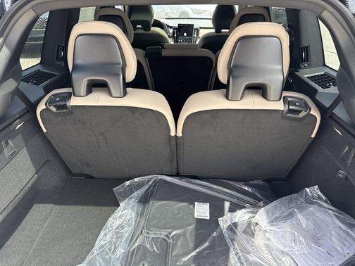 2025 Volvo XC90 B5 Core