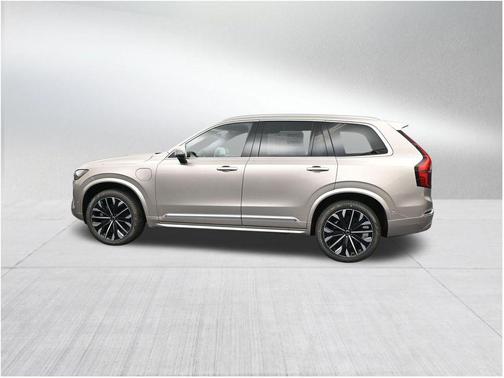 Bright 2026 Volvo XC90 Plug-In Hybrid T8 Plus 7-Seater