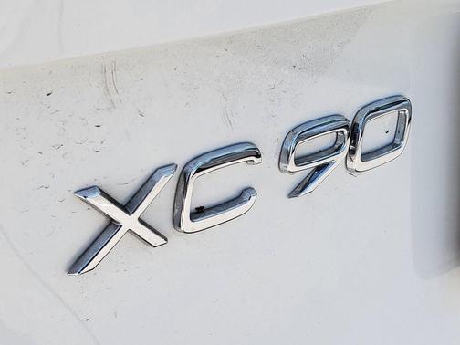 2024 Volvo XC90 B5 Plus Bright Theme