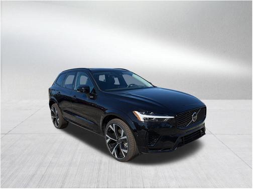 Onyx Black Metallic 2026 Volvo XC60 Plug-In Hybrid T8 Ultra