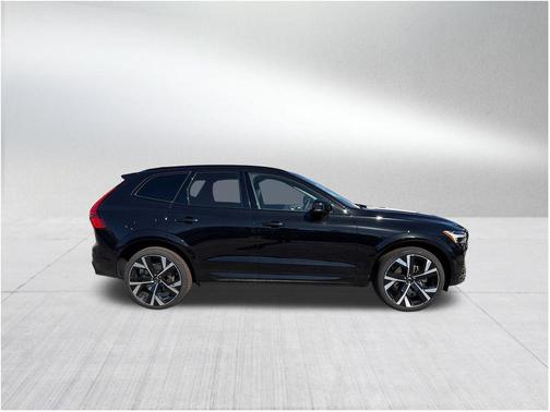 Onyx Black Metallic 2026 Volvo XC60 Plug-In Hybrid T8 Ultra